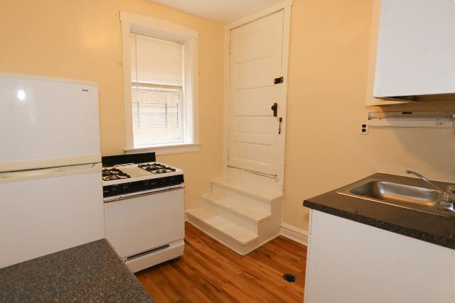 Building Photo - 632 W Aldine Ave