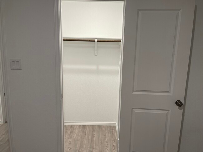 Building Photo - 4127 Cove Fls