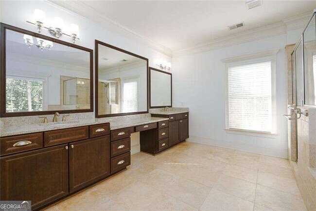 Building Photo - 1106 Devine Cir NE