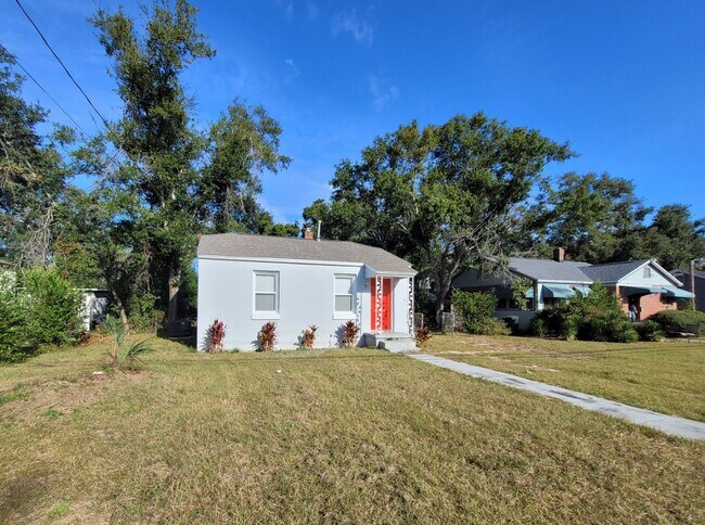 Building Photo - 1408 Dexter Ave
