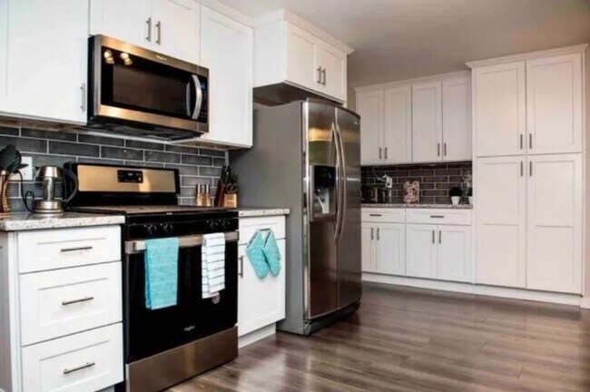 Building Photo - 1945 S 2600 E