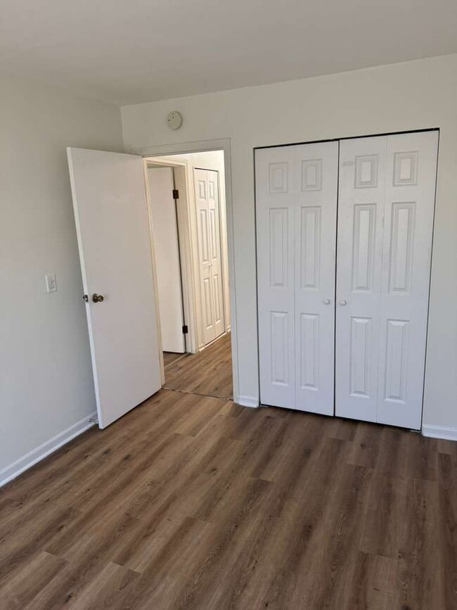 Building Photo - 1485 Quaker Ln