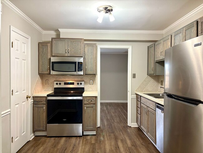 Building Photo - 3 Bedroom Townhome in Western Guilford District