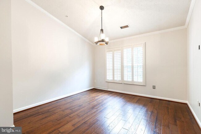 Building Photo - 712 Pine Drift Dr