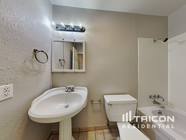 Building Photo - 2239 Fremont Ct