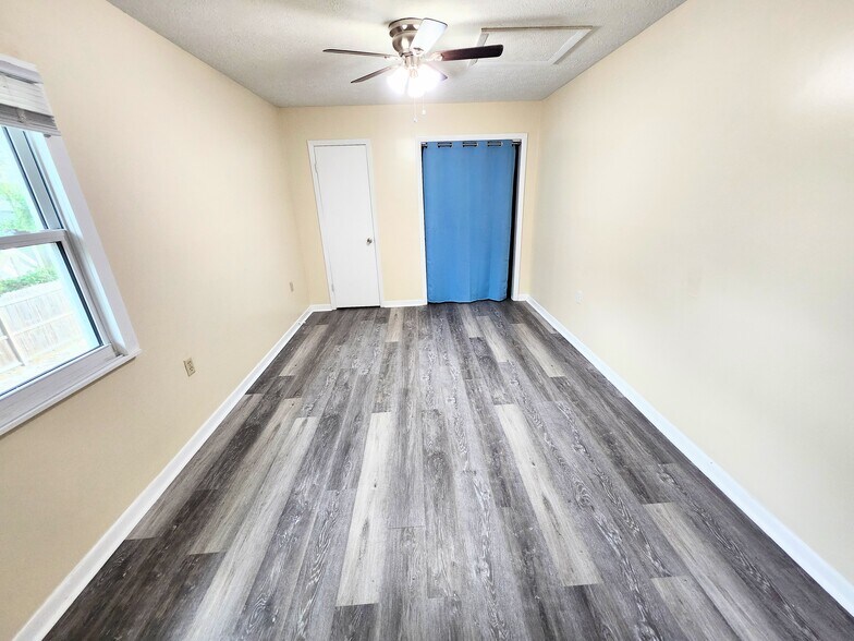 Bedroom - 5230 Beach Dr