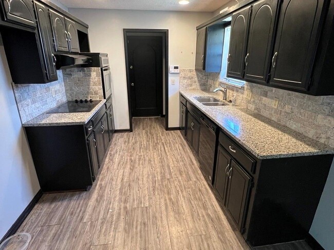 Building Photo - 3821 Meadow Ln