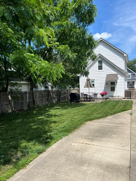 Building Photo - 3751 Mt Vernon Ave