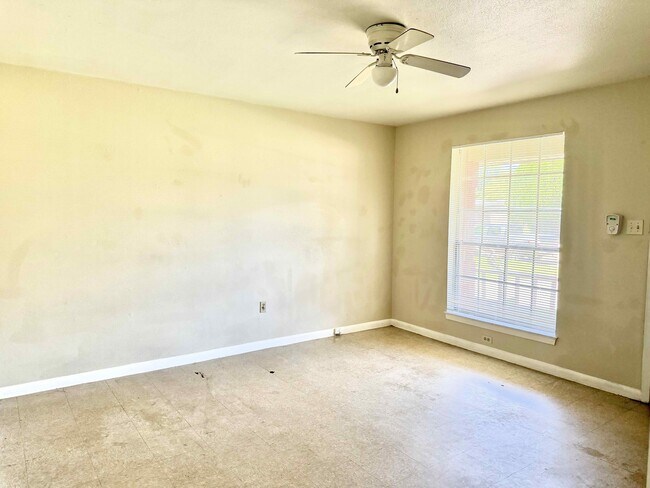 Building Photo - 11766 Willow Oak Ave