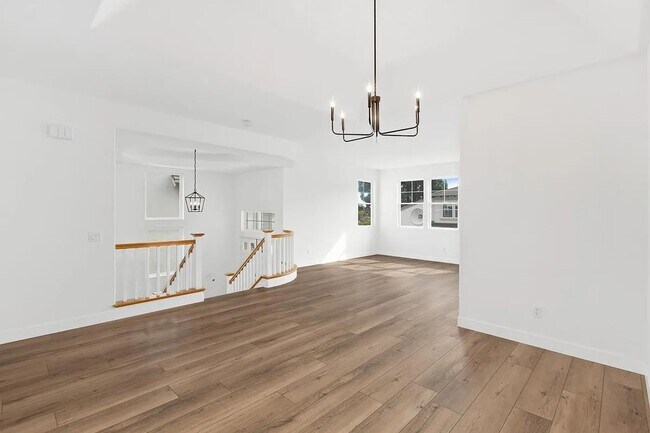 Building Photo - Don't miss out! Gated/Secured 3 br 2 ba home