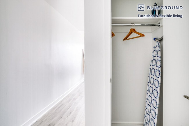 Building Photo - 949 1st St SE