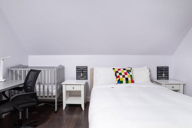 Building Photo - 810 Broadway-SI ID1511377P