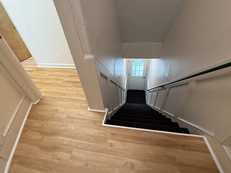 Front Entry/Exit - 262 Ashland St
