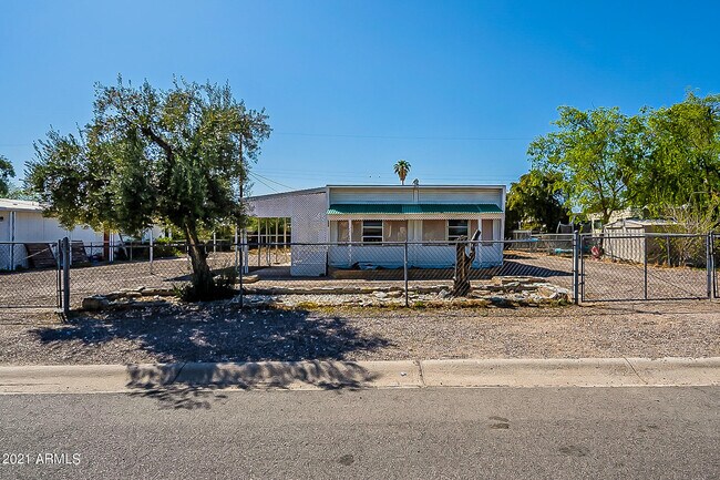 Building Photo - 334 N 83rd St
