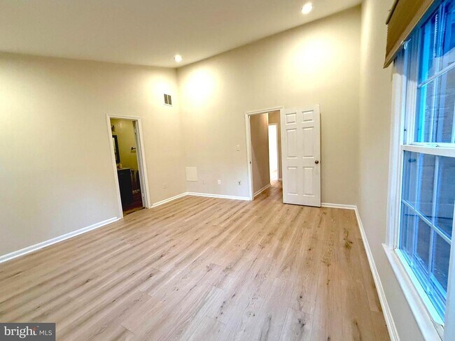 Building Photo - 4235 Sleepy Lake Dr