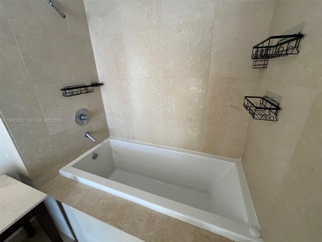 Building Photo - 495 Brickell Ave