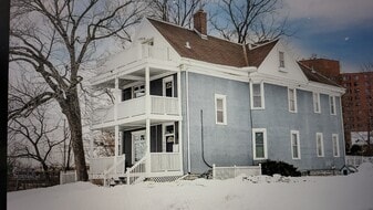 Building Photo - 926 13th Ave S