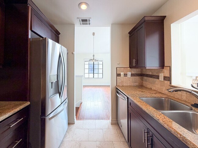 Building Photo - 407 Shoreview Dr