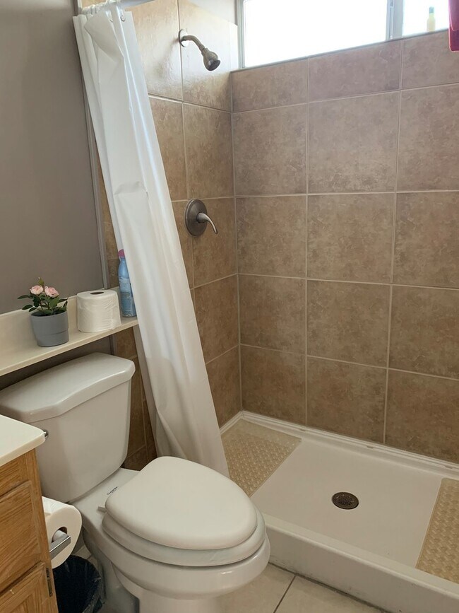 Building Photo - RENT READY!!! 3 BED 2 BATH IN NORTH LAS VEGAS!