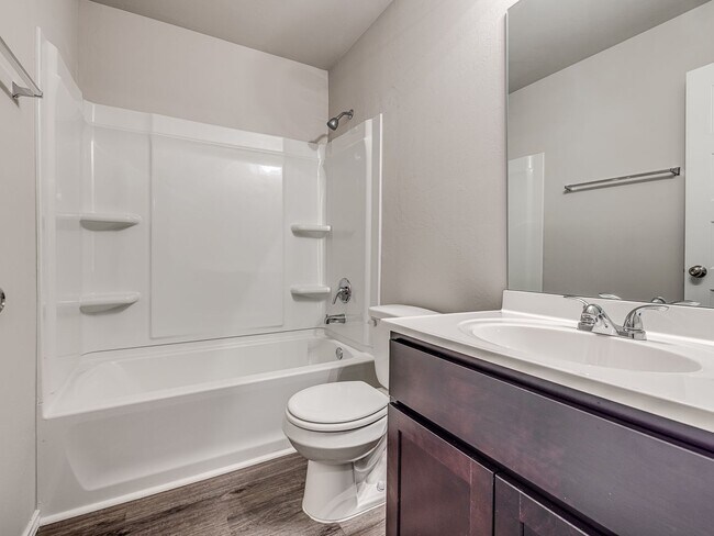 Building Photo - 629 W Lola Dr