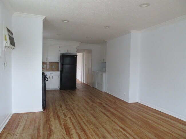 Building Photo - 5010 Walker St