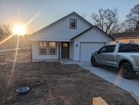 Building Photo - 202 N Ora St