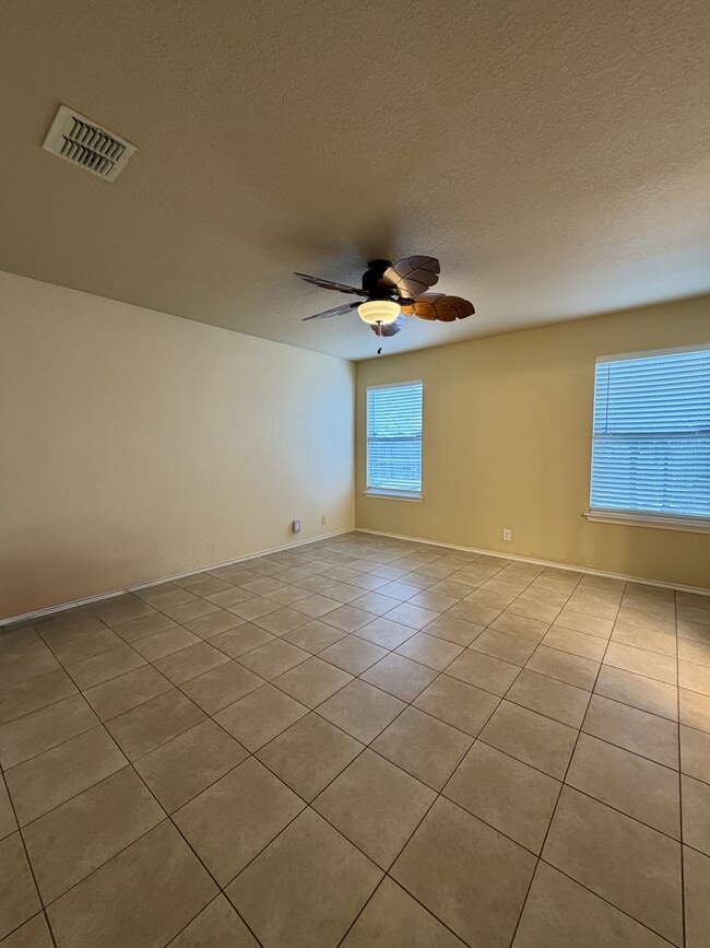 Building Photo - 419 Dolly Dr