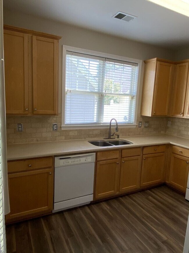 Building Photo - 2 story, 3 Bedroom Corner Lot Home in Corn...