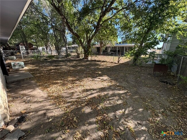 Building Photo - 815 Burges St