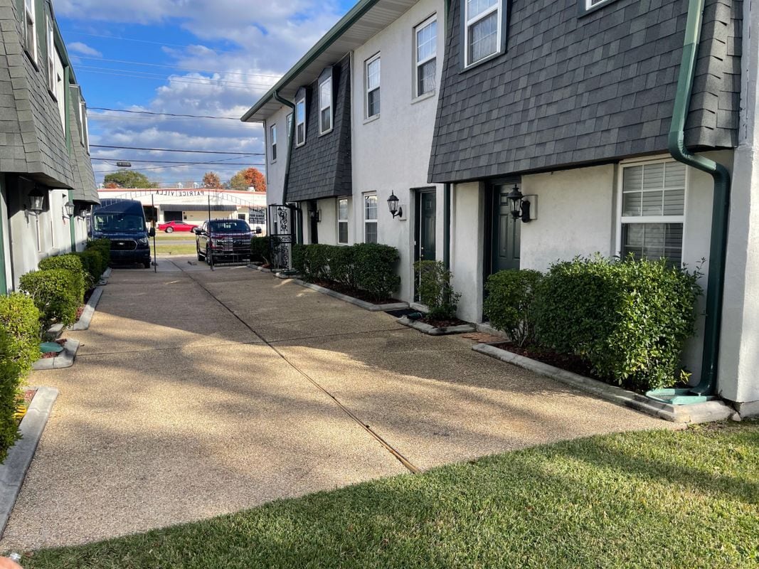 Building Photo - 1824 Hickory Ave