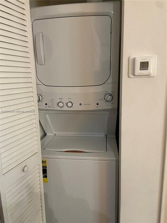 Building Photo - 435 21st St