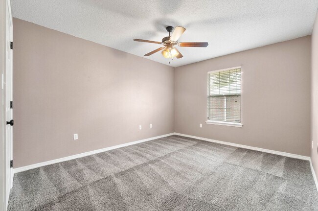 Building Photo - 2363 Sunrise Dr