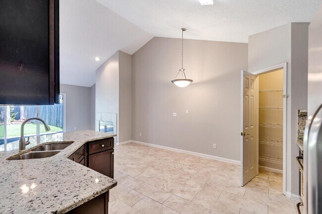 Building Photo - "Spacious 3-Bedroom Home with 2 Full Baths in the Heart of Palm Coast!"