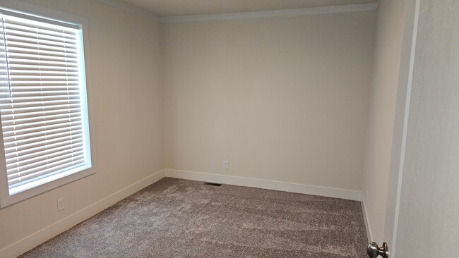 Building Photo - 3617 N Grand Ave E