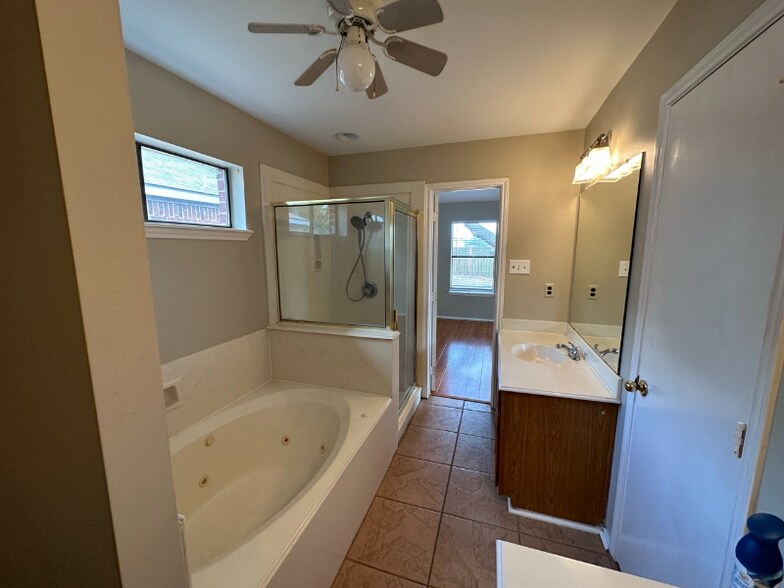 Building Photo - 21906 Calderbrook Dr