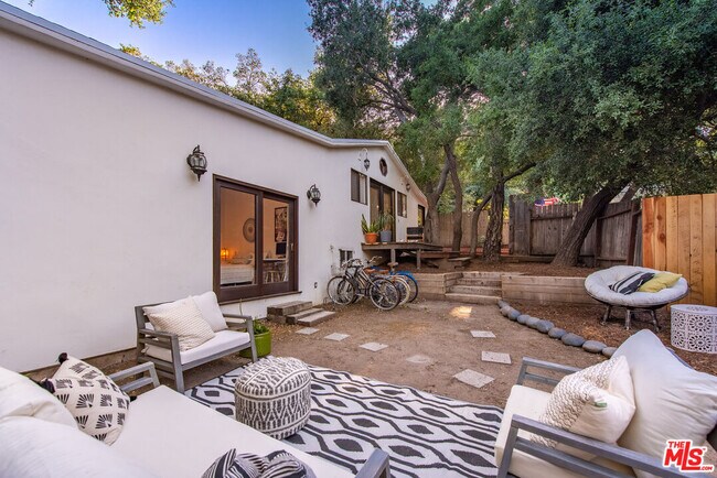 Building Photo - 1362 Old Topanga Canyon Rd