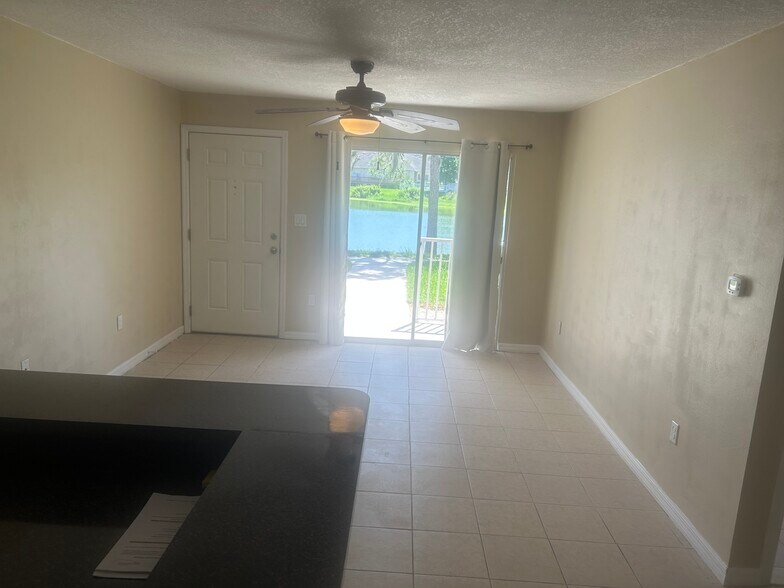 Building Photo - 215 Lake Brook Cir
