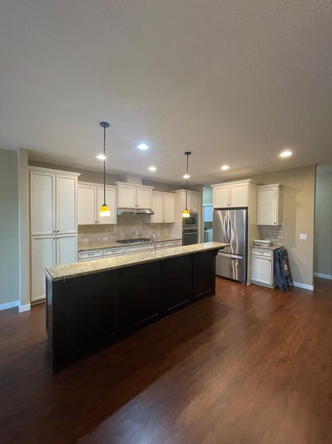 Building Photo - Beautiful Home with lots of upgrades