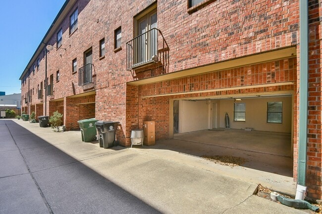 Building Photo - 2422 Navigation Blvd