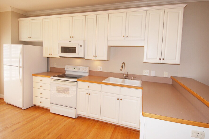 Building Photo - 1327 Cameron View Ct