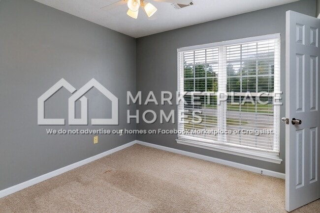 Building Photo - 512 Marble Falls
