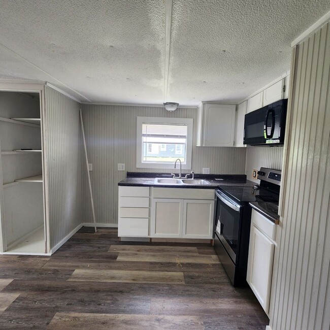 Building Photo - 2 Bedroom House in Woden Available- Accept...