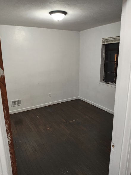 Building Photo - 216 E Bruce Ave