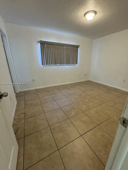 Building Photo - 915 SE 13th Rd