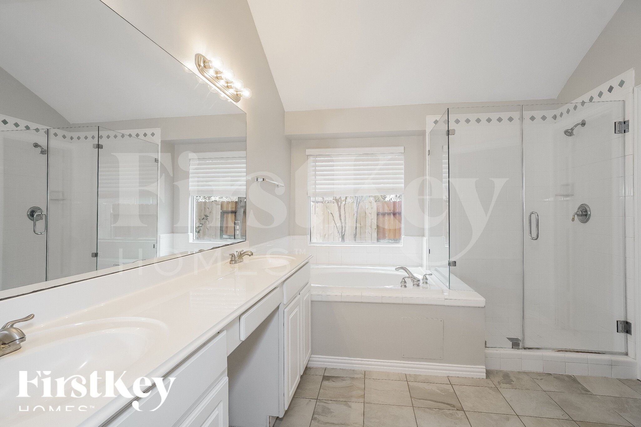 Building Photo - 16042 Belleshire Ln