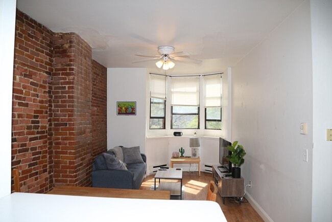 Building Photo - 76 E Brookline St