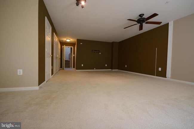 Building Photo - 421 Green Fern Cir