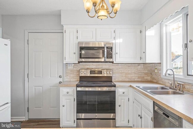 Building Photo - 521 Harbor Rd