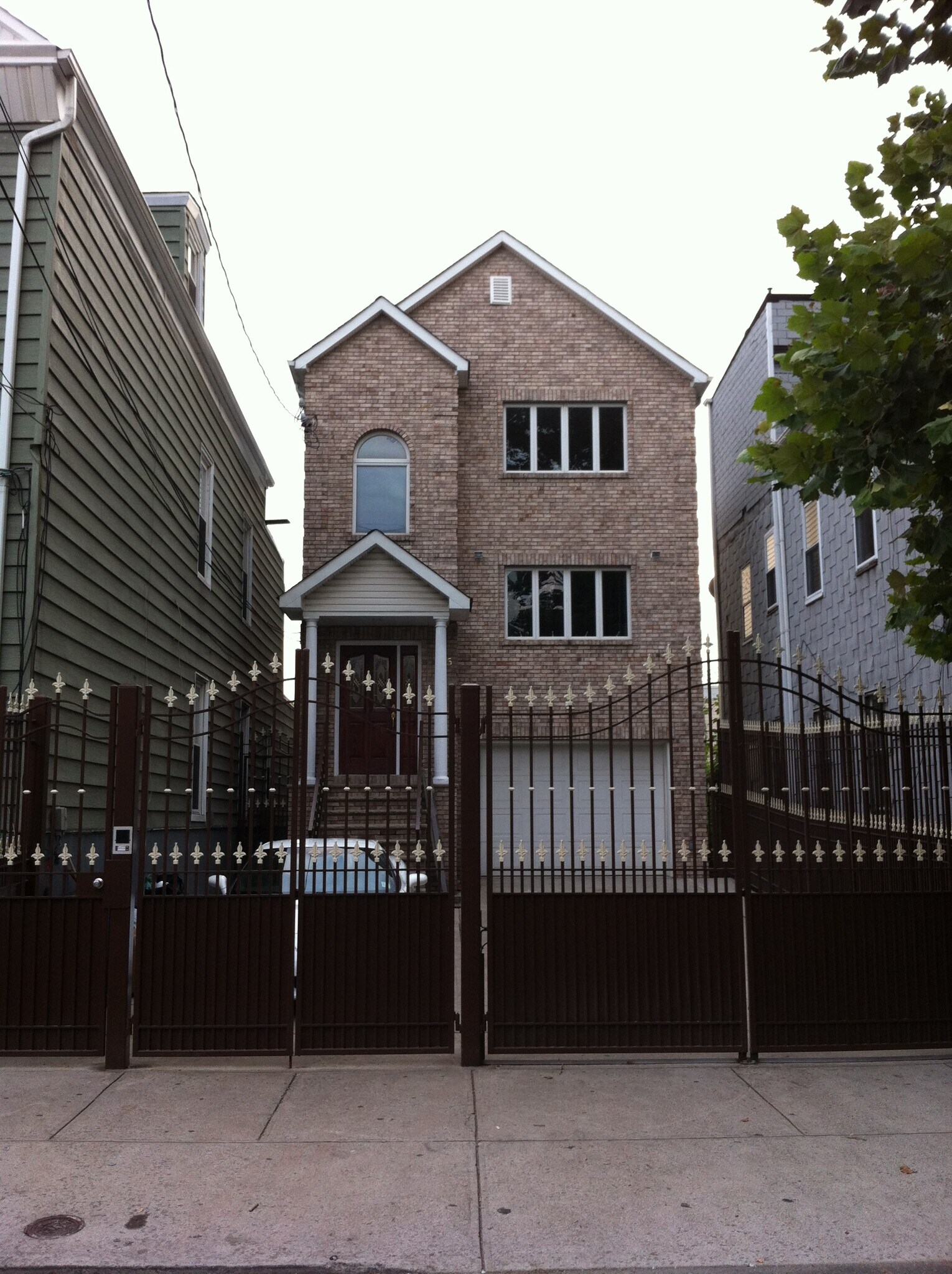 Building Photo - 35 Hawkins St