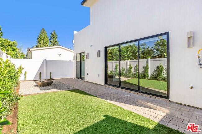 Building Photo - 19535 Strathern St